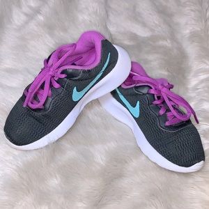 Nike Tanjun size 11C Girls